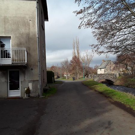 Le Petit Nid Apartment Saint-Bonnet-pres-Orcival Exterior photo