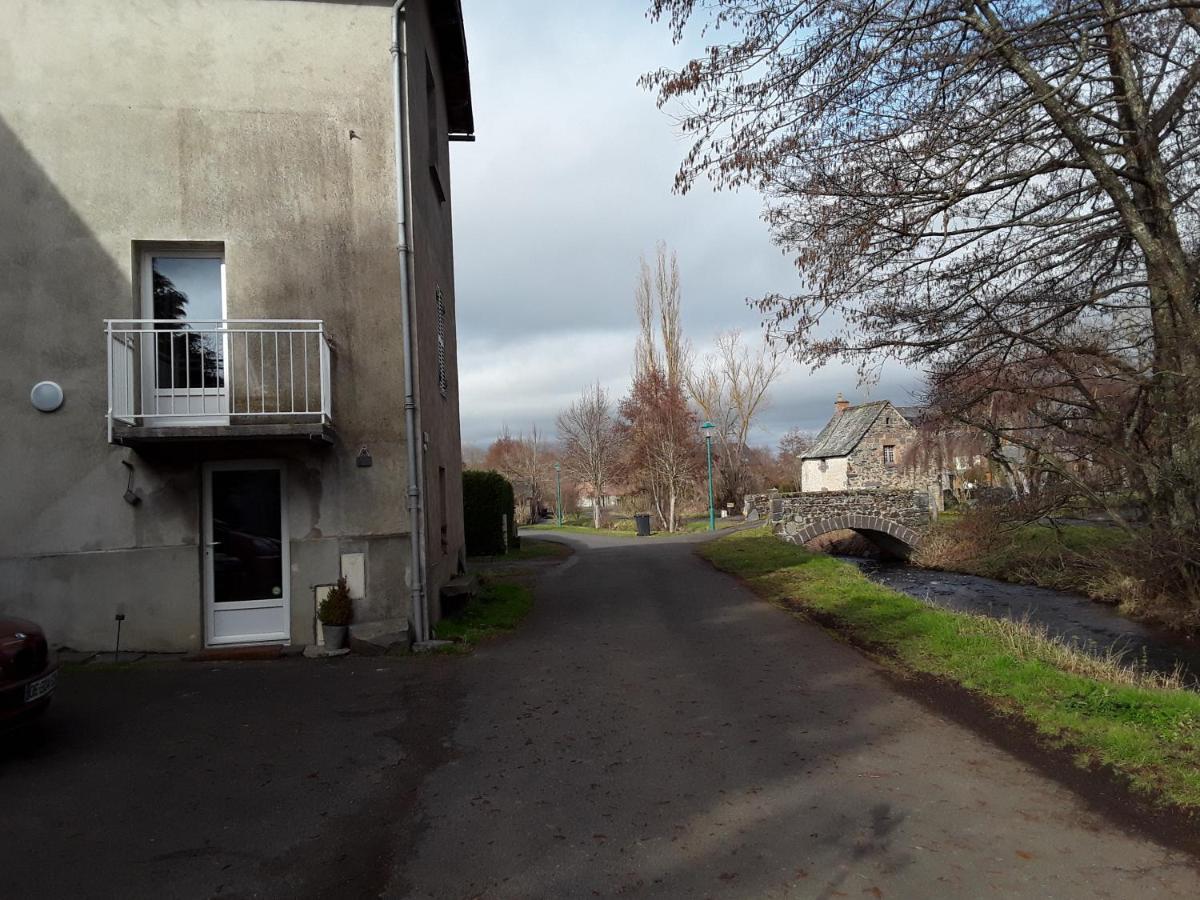 Le Petit Nid Apartment Saint-Bonnet-pres-Orcival Exterior photo