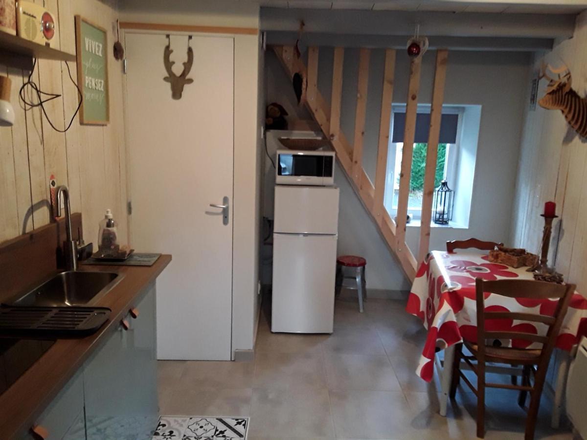 Le Petit Nid Apartment Saint-Bonnet-pres-Orcival Exterior photo