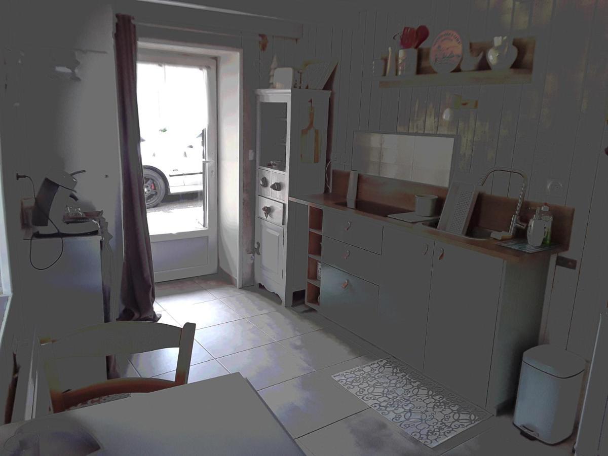 Le Petit Nid Apartment Saint-Bonnet-pres-Orcival Exterior photo