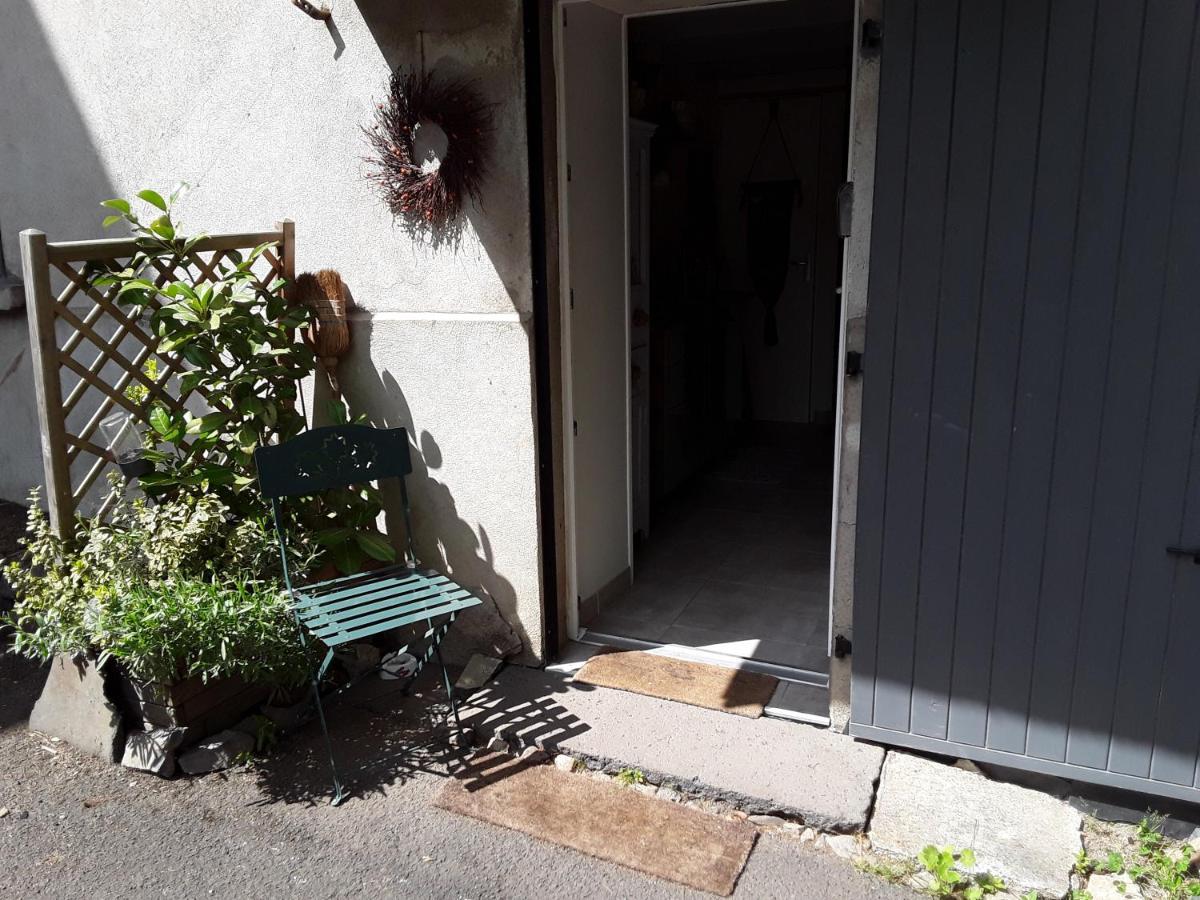 Le Petit Nid Apartment Saint-Bonnet-pres-Orcival Exterior photo